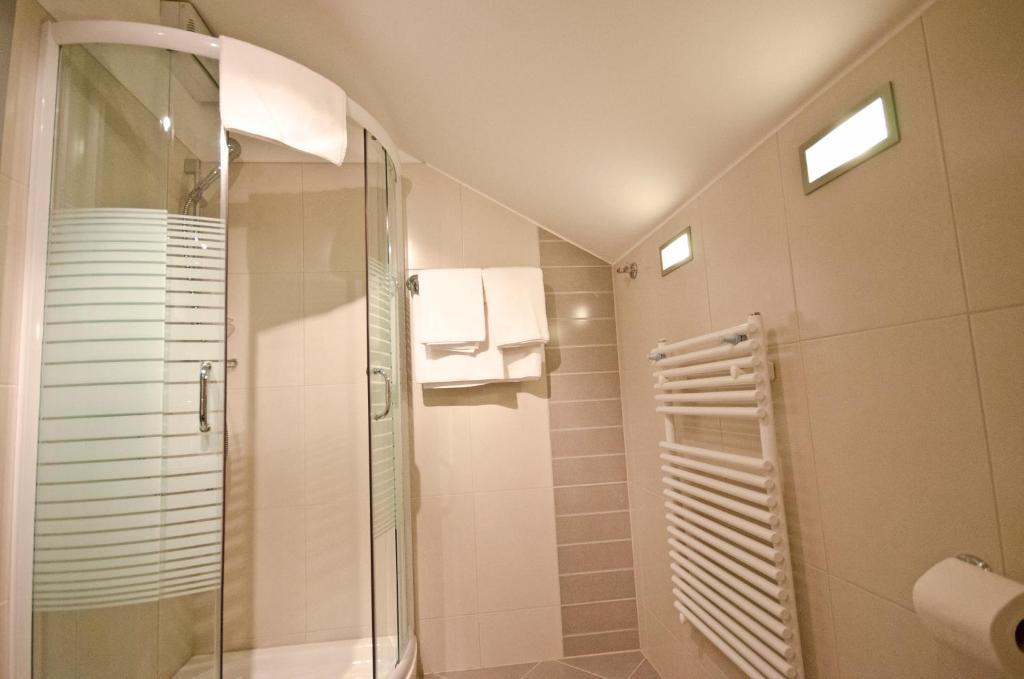 Promedicum Panzio Hotel Veszprem Phòng bức ảnh