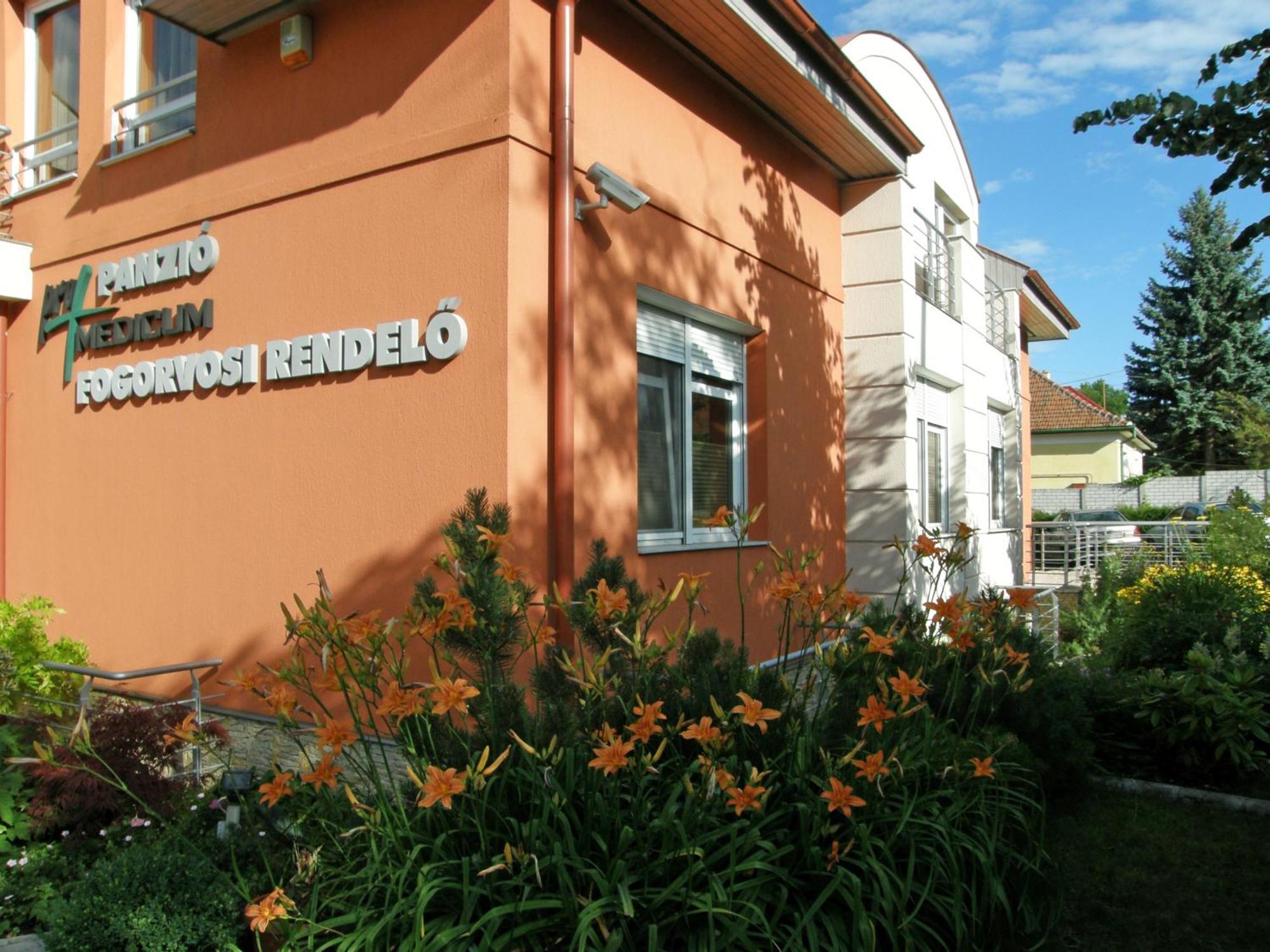 Promedicum Panzio Hotel Veszprem Ngoại thất bức ảnh