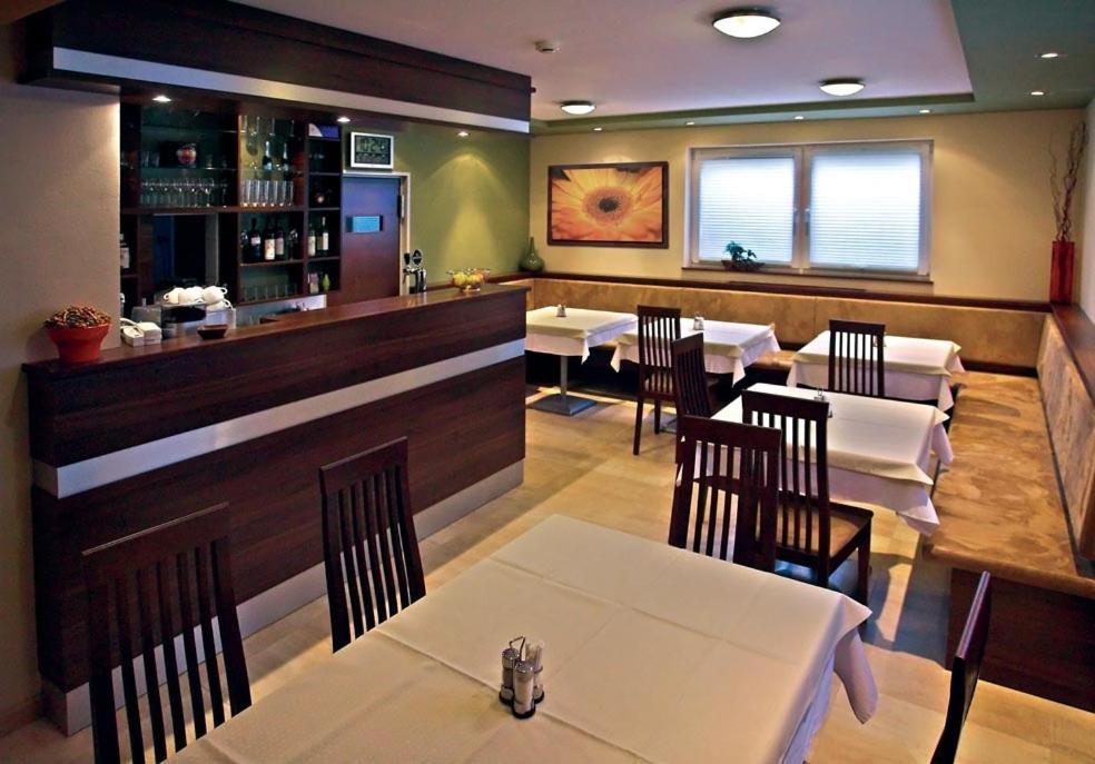 Promedicum Panzio Hotel Veszprem Ngoại thất bức ảnh